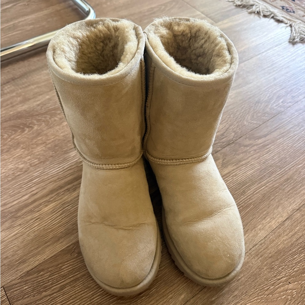 UGG Classic Short Shearling Boots in Chestnut